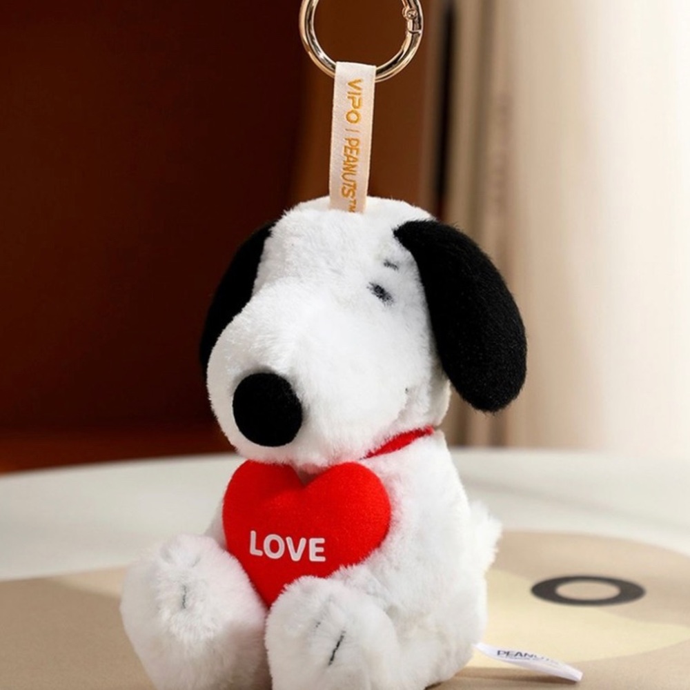BNIB VIPO x PEANUTS Snoopy Cute Pals Plush Keychain Blind Box - Classic Snoopy